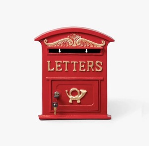 Buzón de Pared Vintage de Hierro Negro Resistente al Óxido e Impermeable, con Letras Doradas, Cerradura con Llave, Apertura Frontal, Capacidad de 10-25 Litros, Decorativo - Product Image 1