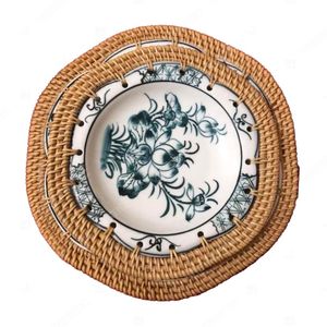Juego de bandejas de servir de cerámica bohemia con marco de ratán tejido y borde floral con patrón de naturaleza muerta - Product Image 3