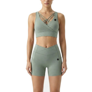 Nuevo Conjunto Deportivo Sin Costuras Acanalado para Mujer, Sujetador Acanalado con Shorts a Juego, Tejido Flexible, Ajuste Moderno, Ropa Deportiva de Dos Piezas - Product Image 1