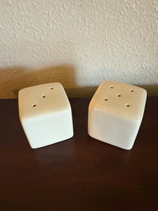 ผู้ผลิตที่เชื่อถือได้ ออกแบบชุดเครื่องปรุงรสเกลือพริกไทยหินอ่อน สำหรับเป็นของขวัญขึ้นบ้านใหม่ มอบการนำเสนอที่หรูหราสำหรับเจ้าของบ้านใหม่ - Product Image 3