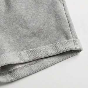 Ensemble 2 pièces pour femme : sweat à capuche et short en molleton gris uni, coupe décontractée ample, au-dessus du genou, avec cordon de serrage et poches - Product Image 6