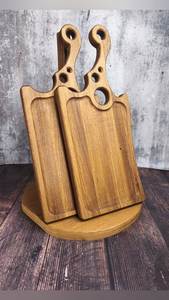 Planche à découper rectangulaire en bois massif avec poignée en bois, épaisseur 1,5 cm, passe au lave-vaisselle, planche à découper de cuisine, plateau de service SOFIYA CRAFT - Product Image 5