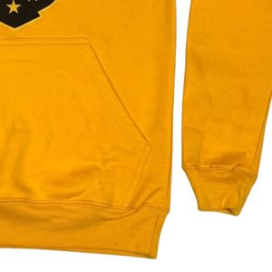 เสื้อสเวตเชิ้ตคอกลม Iota Phi Theta Gold Crest ผ้าเชนิลล์ พรีเมียม เสื้อผ้ากรีกสำหรับพี่น้องในสมาคม - Product Image 4