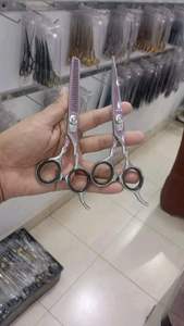 Tijeras de Peluquería Profesionales de Alta Calidad, para Cortar y Peinar el Cabello, con Acabado Cromado, para Estilistas - Product Image 4