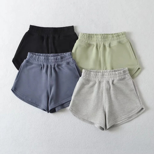 Shorts en tricot taille haute pour femmes, couleur unie, taille élastique, coupe régulière, décontracté, respirant, tissu en spandex et polyester - Product Image 1