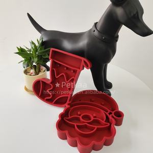Nouveau Style Noël Pet Mangeoire Lente Bol Rouge <span class=keywords><strong>Bas</strong></span> De Noël Forme <span class=keywords><strong>Antidérapant</strong></span> Silicone Plat D'alimentation <span class=keywords><strong>pour</strong></span> Chiens et Chats Vacances - Product Image 2