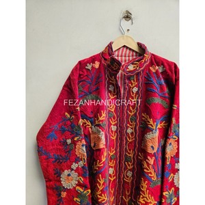 เสื้อแจ็คเก็ตผู้หญิงลำลอง แขนยาว คอตั้ง ผ้าฝ้ายบุนวม ลายดอกไม้ถักปักมือสีแดง สำหรับฤดูหนาว - Product Image 4