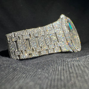 Reloj de Pulsera de Acero Inoxidable para Hombre, Estilo Antiguo, con Diamantes, Resistente al Agua, Movimiento ETA, Disponible en EE. UU. y Reino Unido - Product Image 1