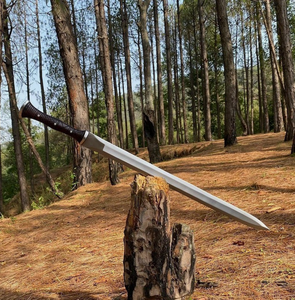 Espada de Acero al Carbono Hecha a Mano con Mango de Madera |   Pieza de exhibición de coleccionista forjada a mano, resistente y ligera |   Hecho en Pakistán - Product Image 1