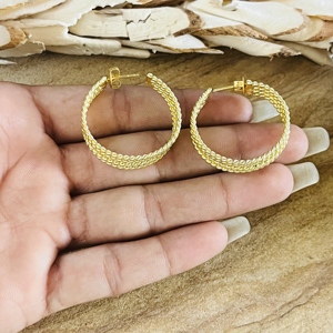 Nouvelle Arrivée Boucles d'Oreilles Créoles en Laiton Doré Torsadé pour Femme, Plaqué Or 18 carats, Bijoux Ethniques Chic en Métal Torsadé, Vente en Gros/OEM - Product Image 2