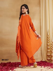 NUEVO LANZAMIENTO: Conjunto de pantalón y dupatta de seda Vichitra de alta calidad con bordado Jari multihilo y trabajo de costura. - Product Image 4