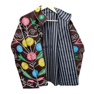 เสื้อแจ็คเก็ตถักลายดอกไม้สำหรับผู้หญิง แขนยาว คอทรงโอ ปิดด้วยกระดุม ทำมือ ความยาวปกติ เป็นมิตรกับสิ่งแวดล้อม บุด้วยผ้าควิลท์ เหมาะสำหรับฤดูใบไม้ร่วง - Product Image 3