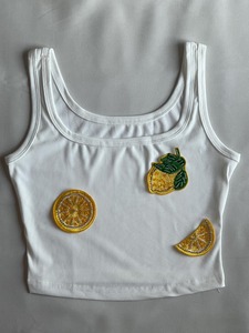 Débardeur Femme en Coton Côtelé Blanc avec Broderie de Haute Qualité, Motif Coquillage Rose et Perles de Verre, Idéal pour l'Été et la Plage - Product Image 3