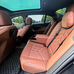 Berline noire haut de gamme au design moderne, jantes en alliage sportives, véhicule électrique à énergie nouvelle - Product Image 2
