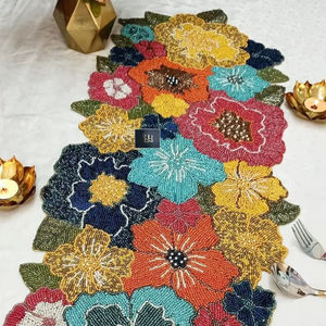 Mantel Individual con Cuentas Hecho a Mano, Decoración de Lujo para Comedor y Fiestas, Diseño Personalizable, Duradero, Antideslizante, Fácil de Usar, Artesanía MS, Pieza Única - Product Image 1