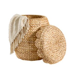 Cestas de Almacenamiento de Jacinto de Agua Rústicas y Ecológicas de Alta Calidad con Asas y Tapa Festoneada para Organización de Ropa en el Hogar y la Oficina - Product Image 1