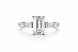 แหวนหมั้นเพชรทรงเอเมอรัลด์คัทที่เพาะเลี้ยงในห้องปฏิบัติการ |   แหวนทอง 14K ชุบทองคำขาว ประดับเพชรทรงบาแกตต์ 4.50 กะรัต รุ่น Trilogy Tapered สำหรับงานแต่งงานที่ได้รับการรับรอง - Product Image 6