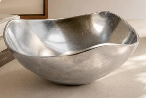 Corbeille à fruits sur pied en acier inoxydable argenté brossé, faite à la main, avec bord côtelé, plat décoratif rond pour centre de table - Product Image 4