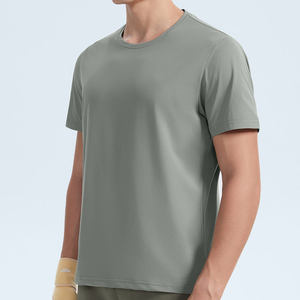 เสื้อยืดคอกลมแขนสั้นทรงหลวมสไตล์ลำลองสีเขียวเซจสำหรับผู้ชาย ผ้าฝ้าย 100% เนื้อผ้า Worsted - Product Image 4