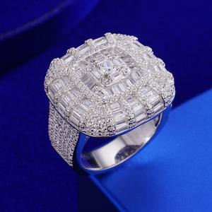 Bague carrée large en argent sterling 925 avec motif géométrique en pierres baguette, diamant Moissanite de qualité supérieure, bijoux de luxe pour la vente au détail - Product Image 1