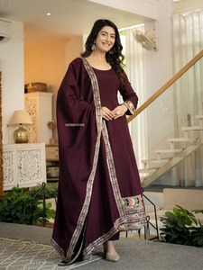 Robe Anarkali en soie romaine lourde avec dupatta, longueur ras du sol, tenue de mariage traditionnelle indienne et pakistanaise pour femmes - Product Image 6