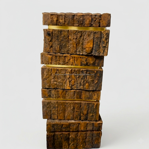 Caja de Almacenamiento Rectangular de Madera con Textura de Corteza y Detalles en Latón, Diseño Wabi-Sabi para Uso Decorativo en Sala de Estar - Product Image 4