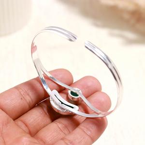 Bracelet en argent 925 fait main avec onyx vert |   Bijoux minimalistes en pierres précieuses pour femmes - Product Image 3