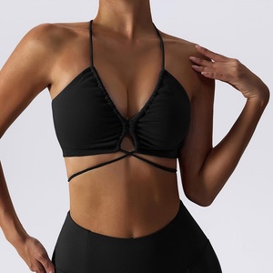 Sujetador deportivo de alto soporte para mujer, personalizado al por mayor, con cuello en V, espalda cruzada, tirantes ajustables, diseño halter, transpirable y de secado rápido - Product Image 2