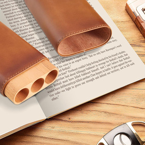 Estuche de puros de cuero premium con cortador integrado, estuche de transporte con cortador integrado y material de cuero genuino para mayor elegancia. - Product Image 4