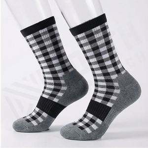 Chaussettes de sport personnalisées pour la course à pied, respirantes, rembourrées, performantes, durables, douces, pour la salle de sport, couleur personnalisée, lot de paires ajustées - Product Image 3