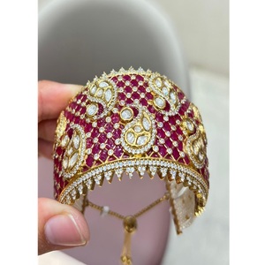 Bracelet manchette en laiton plaqué or avec moissanite pour femme - Tendance pour les soirées - Product Image 1