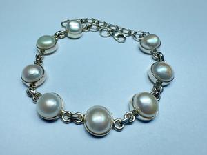 Regalo para Ella, Brazalete Minimalista con Perla de Agua Dulce en Bisel, Plata 925, para Compromiso, Boda, Aniversario, Fiesta - Product Image 3