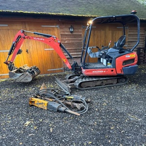 รถขุดขนาดเล็ก Kubota KX018-4 น้ำหนัก 1.7 ตัน พร้อมใบมีดด้านหน้า สำหรับงานก่อสร้างในฟาร์ม - Product Image 1