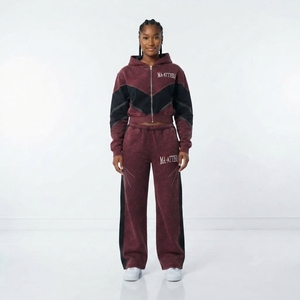 Conjunto de chándal de dos piezas para mujer: Sudadera corta con cremallera, lavado ácido, bloques de color y detalles de pedrería, y pantalones de chándal de pierna ancha. - Product Image 1