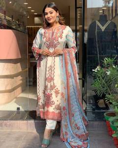 Elegante Conjunto de Kurta con Estampado Digital en Muselina y Dupatta de Georgette para Mujer - Product Image 2