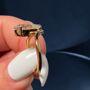 Anillo de Compromiso con Diamante Cultivado en Laboratorio de Corte Pera de 6.00 CT, Certificado IGI, VS2, Color F, Oro de 14K con Baño de Rodio - Product Image 5