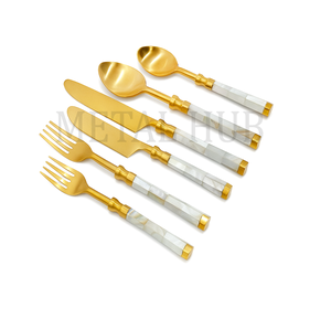 ชุดช้อนส้อมสแตนเลสสีทองด้าน 6 ชิ้น พร้อมด้ามจับเปลือกหอยคาปิซสีขาว ชุดช้อนส้อมมีด ช้อน ชุดอุปกรณ์รับประทานอาหารบนโต๊ะอาหาร - Product Image 2