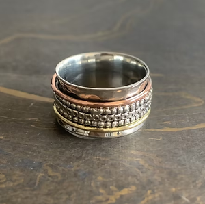 Bague Spinner Multicouche en Argent 925 Tendance avec Texture Perlée, Bijou Fin, Idéale pour un Cadeau - Product Image 4