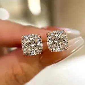 Pendientes de Diamantes Cultivados en Laboratorio IGI de 4.00Ct, Corte Cojín, EF/VS1, Oro Blanco de 14k - Product Image 1