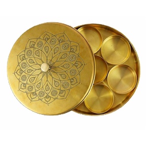 Pure Brass Designer Gravé Masala Dani Box Dibba Spice Organisateur Conteneur avec Cuillère Design En Relief De Luxe) Utiliser Des Ustensiles De Cuisine - Product Image 2