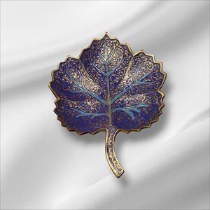Plateau de service élégant en métal bleu luxueux, design feuille, pour une présentation de table raffinée et une décoration intérieure de luxe, provenant d'Inde. - Product Image 5