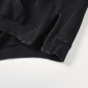 Sudadera con capucha extragrande para hombre, personalizada al por mayor, de 500 g/m² de alto gramaje, lisa, negra, desgastada, con abertura lateral. - Product Image 4