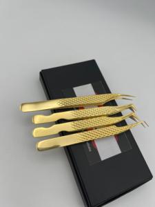 Pince à cils plaquée or 24 carats avec pointe en fibre, prise diamantée, isolation à 90 degrés, pour extensions de cils et volume - Product Image 3