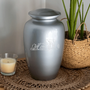 Urna Funeraria de Metal Plateado para Cenizas de Adultos con Diseño de Motociclista al Atardecer y Tapa de Cúpula, Urna Clásica Ecológica de Aluminio - Product Image 4