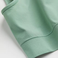 Soutien-gorge de sport sans couture vert olive pour femme, col rond, bretelles spaghetti, maintien moyen, haut de yoga et de sport disponible à la vente