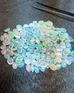 Opale d'Éthiopie de qualité supérieure, cabochon ovale – Opale de feu Welo naturelle, pierre brute pour bagues, pendentifs et bijoux personnalisés - Product Image 4