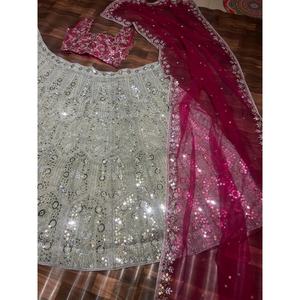 Hermoso Trabajo de Bordado de Diseñador, Ropa Lehenga Choli India y Pakistaní - Product Image 2