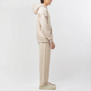 Conjunto Deportivo para Hombre de Corte Holgado con Tela Suave y Pantalones Ajustados, Ideal para Deportes o Salidas Informales - Product Image 4