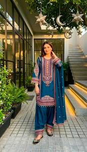 Ensemble prêt-à-porter en Chanderi Mul avec broderie de créateur, travail de sequins et miroirs faits à la main, comprenant un haut, un pantalon Plazzo et un dupatta. - Product Image 4