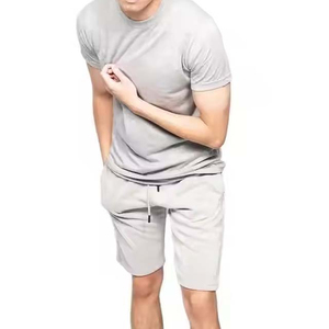 Ensemble t-shirt et short en coton, col rond, manches courtes, de haute qualité, tendance et décontracté, avec logo et design personnalisés. - Product Image 2